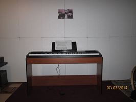 Nuestro Piano Digital ya cuenta con su mueble